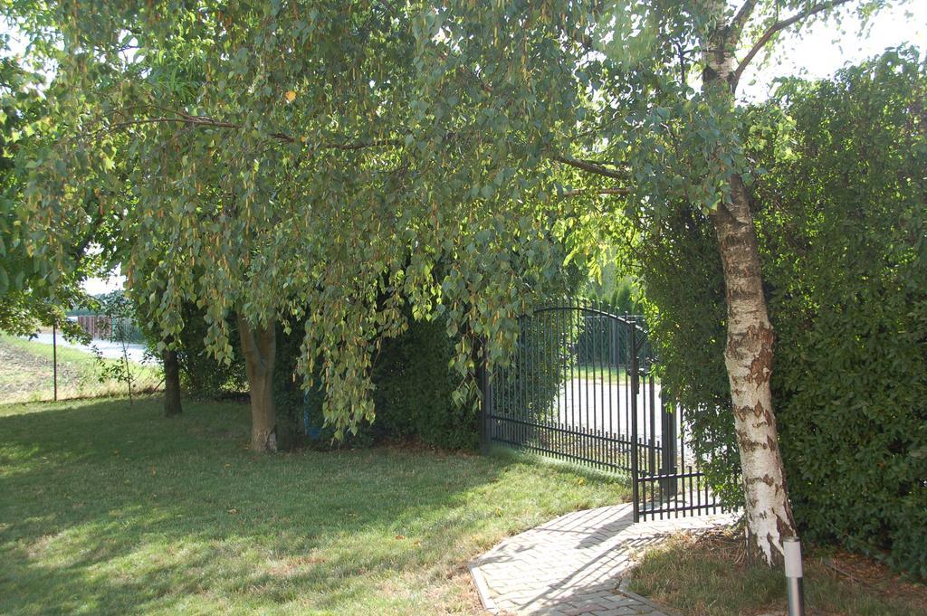 Apartament Zakatek Wroclawia Bielany Wrocławskie Exterior foto
